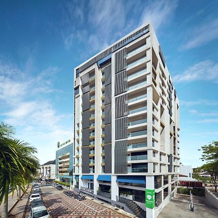 Tropics Eight Suites George Town Esterno foto