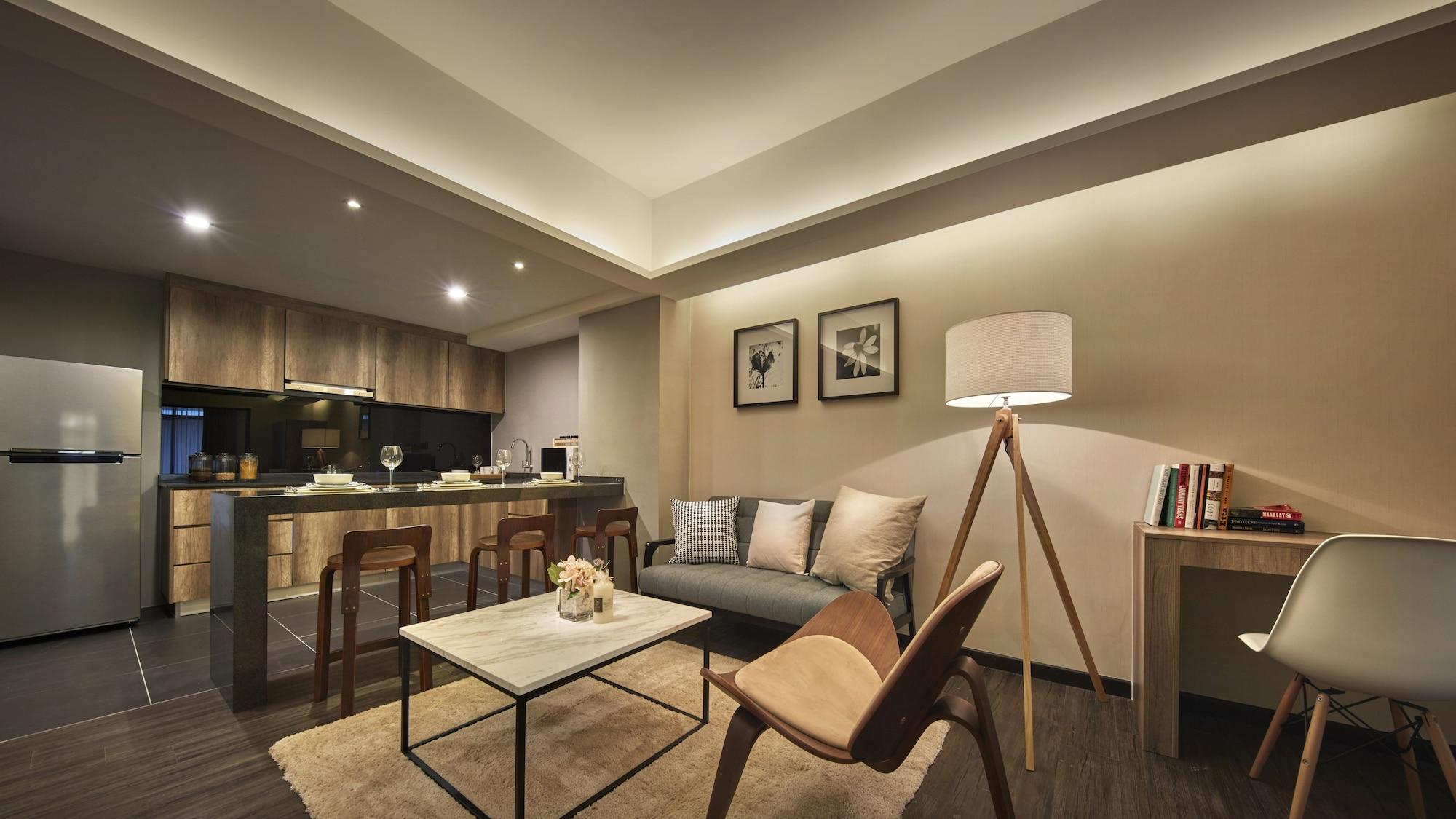 Tropics Eight Suites George Town Esterno foto