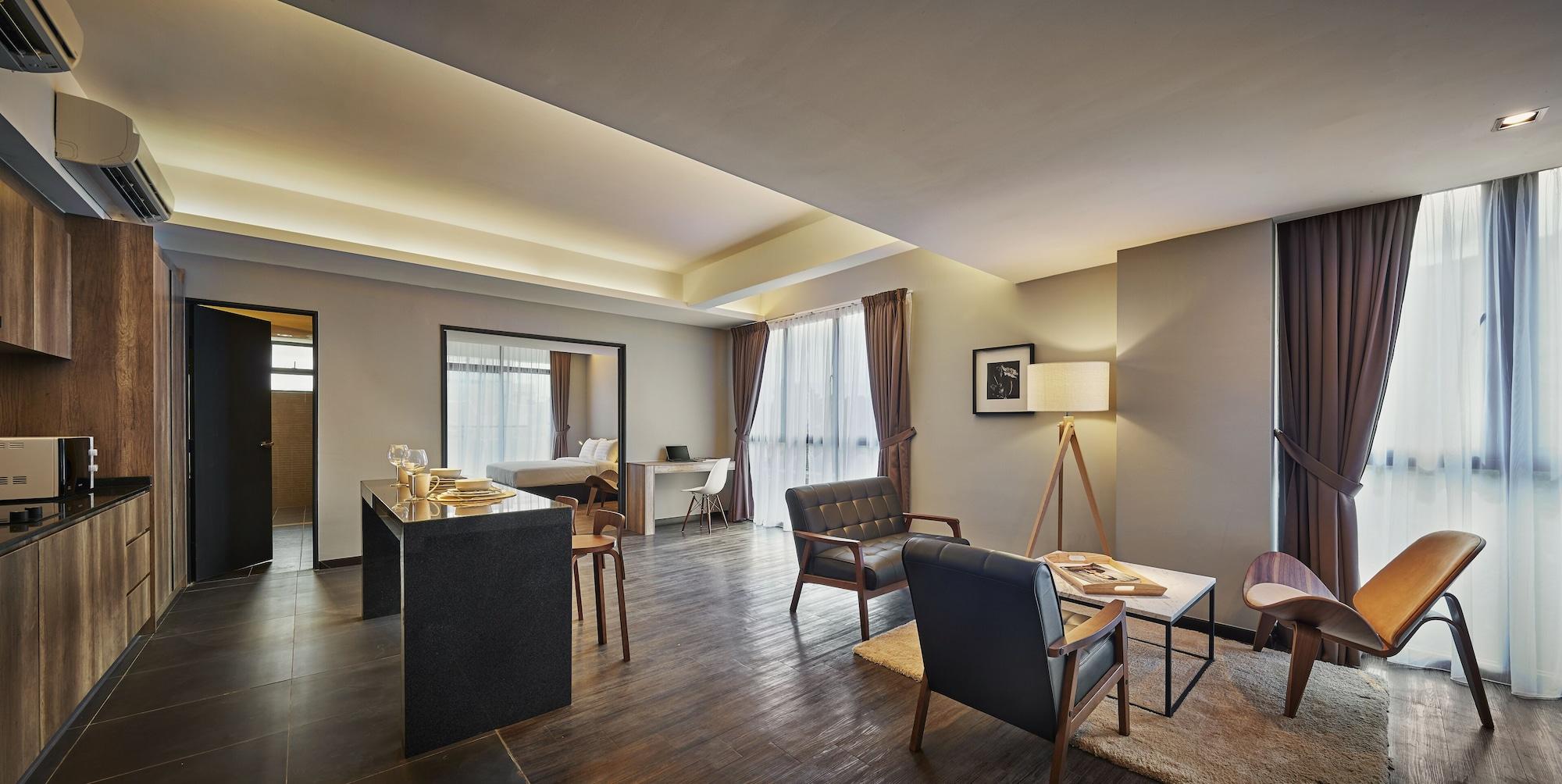 Tropics Eight Suites George Town Esterno foto