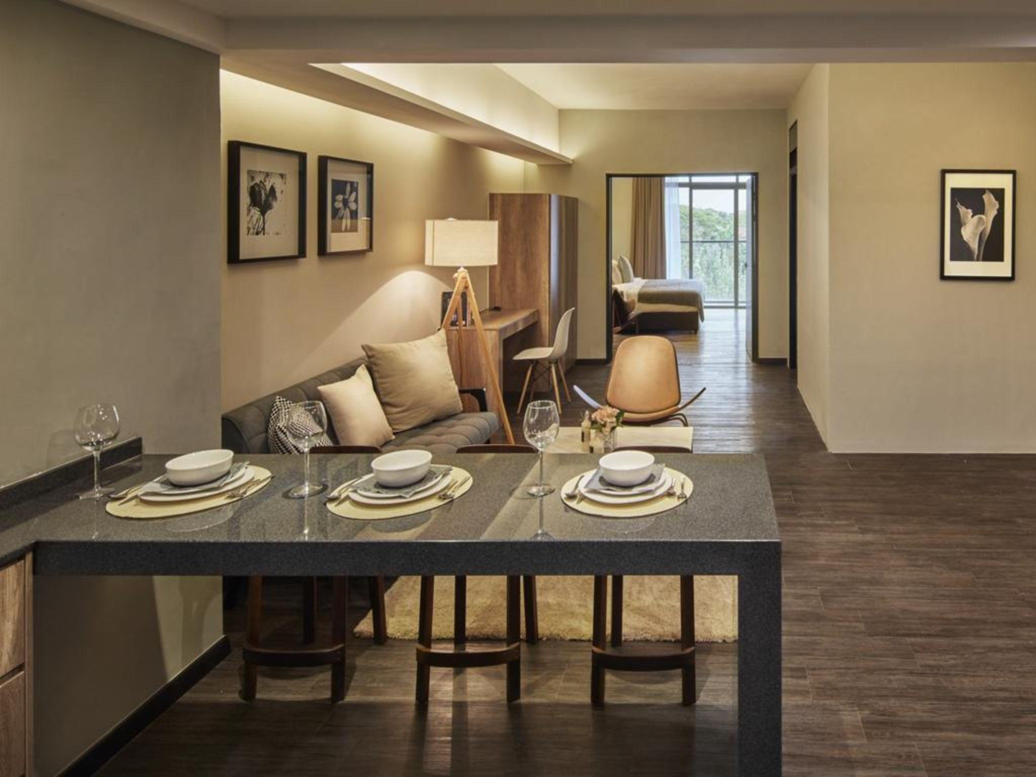 Tropics Eight Suites George Town Esterno foto