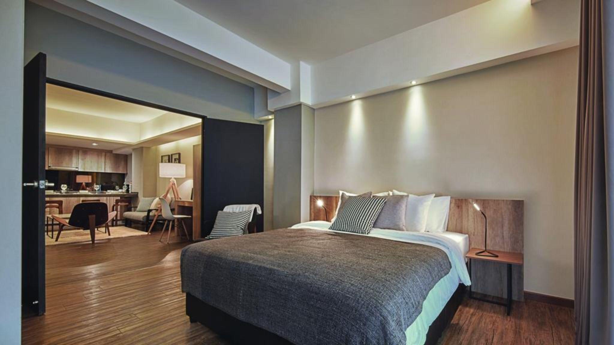 Tropics Eight Suites George Town Esterno foto