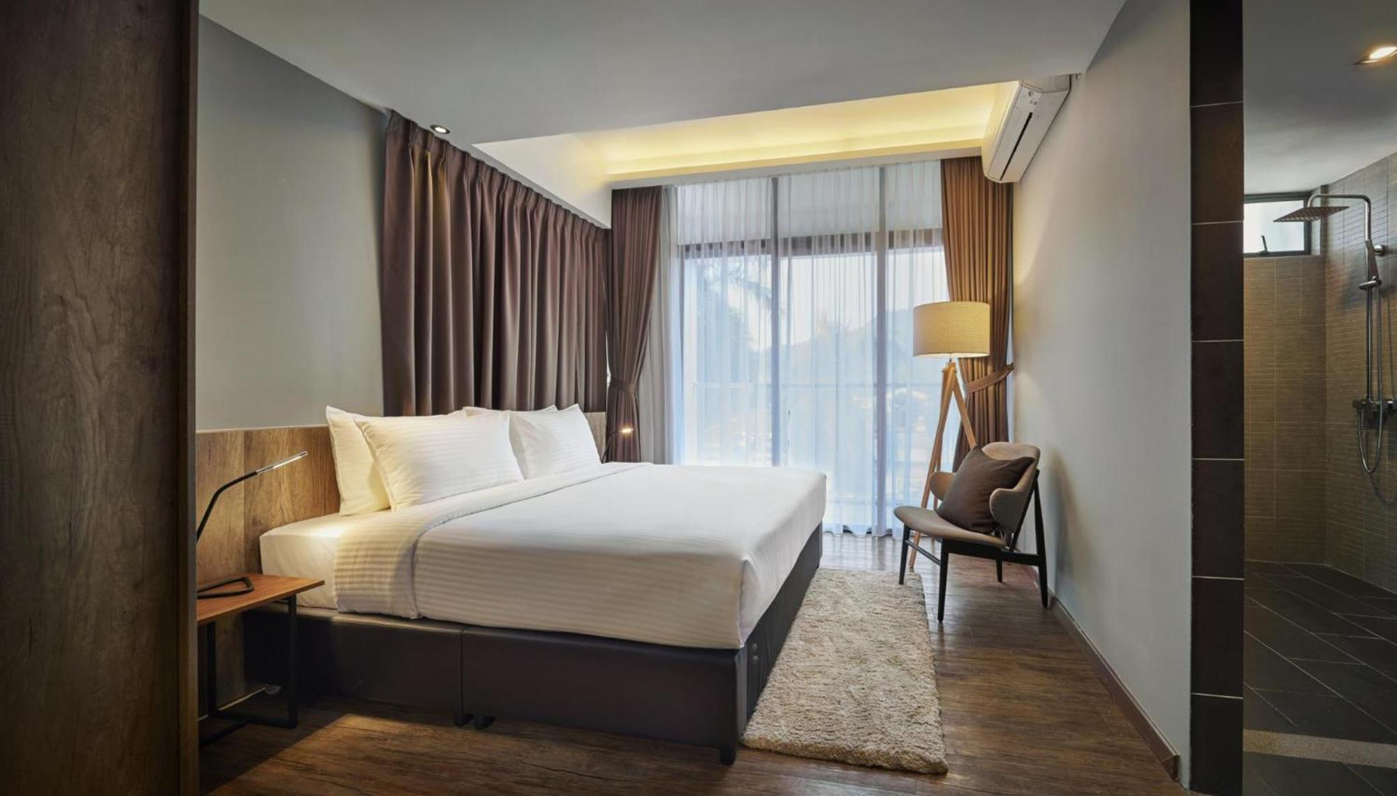 Tropics Eight Suites George Town Esterno foto