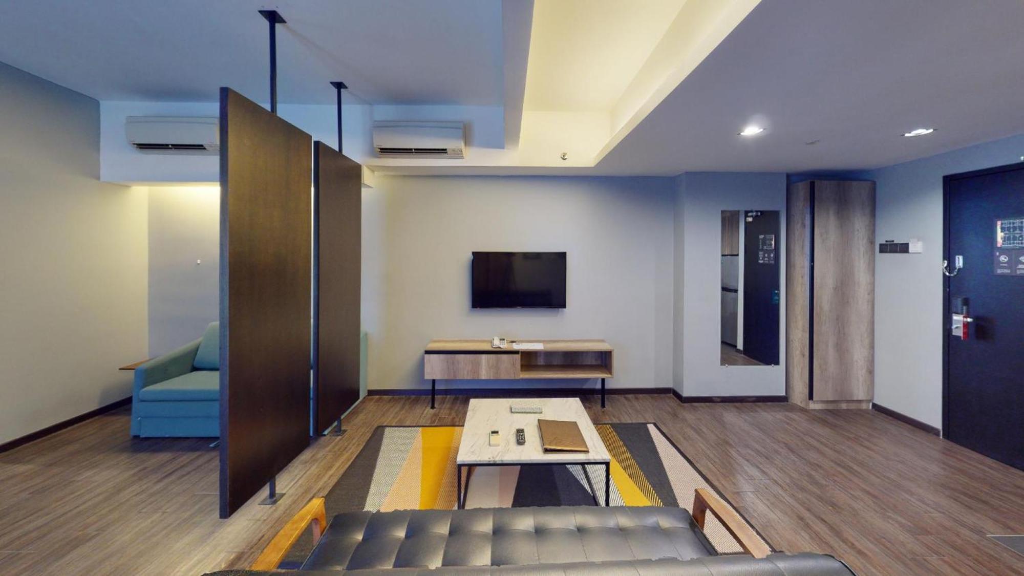 Tropics Eight Suites George Town Esterno foto